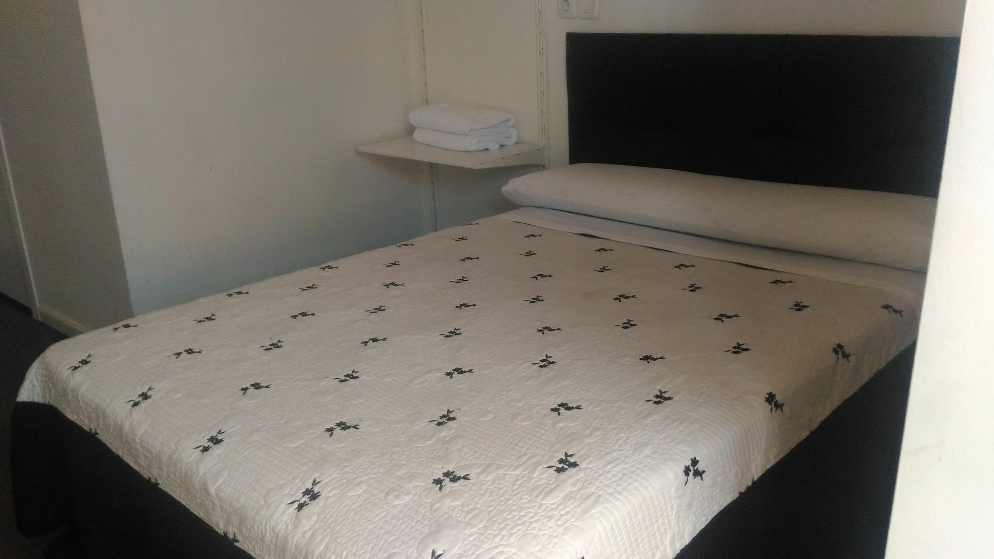 Hostal Alaska Мадрид Экстерьер фото