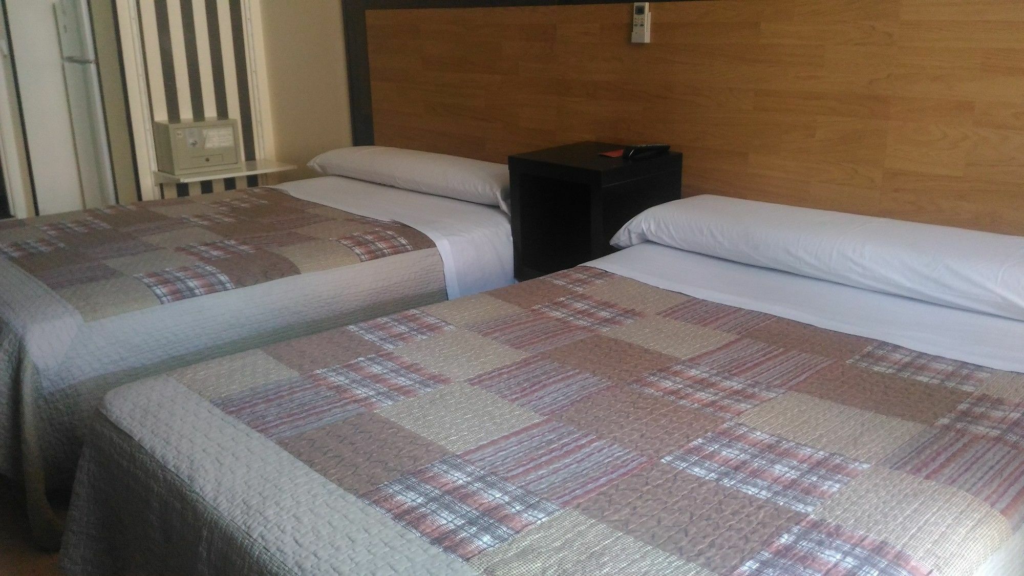 Hostal Alaska Мадрид Экстерьер фото