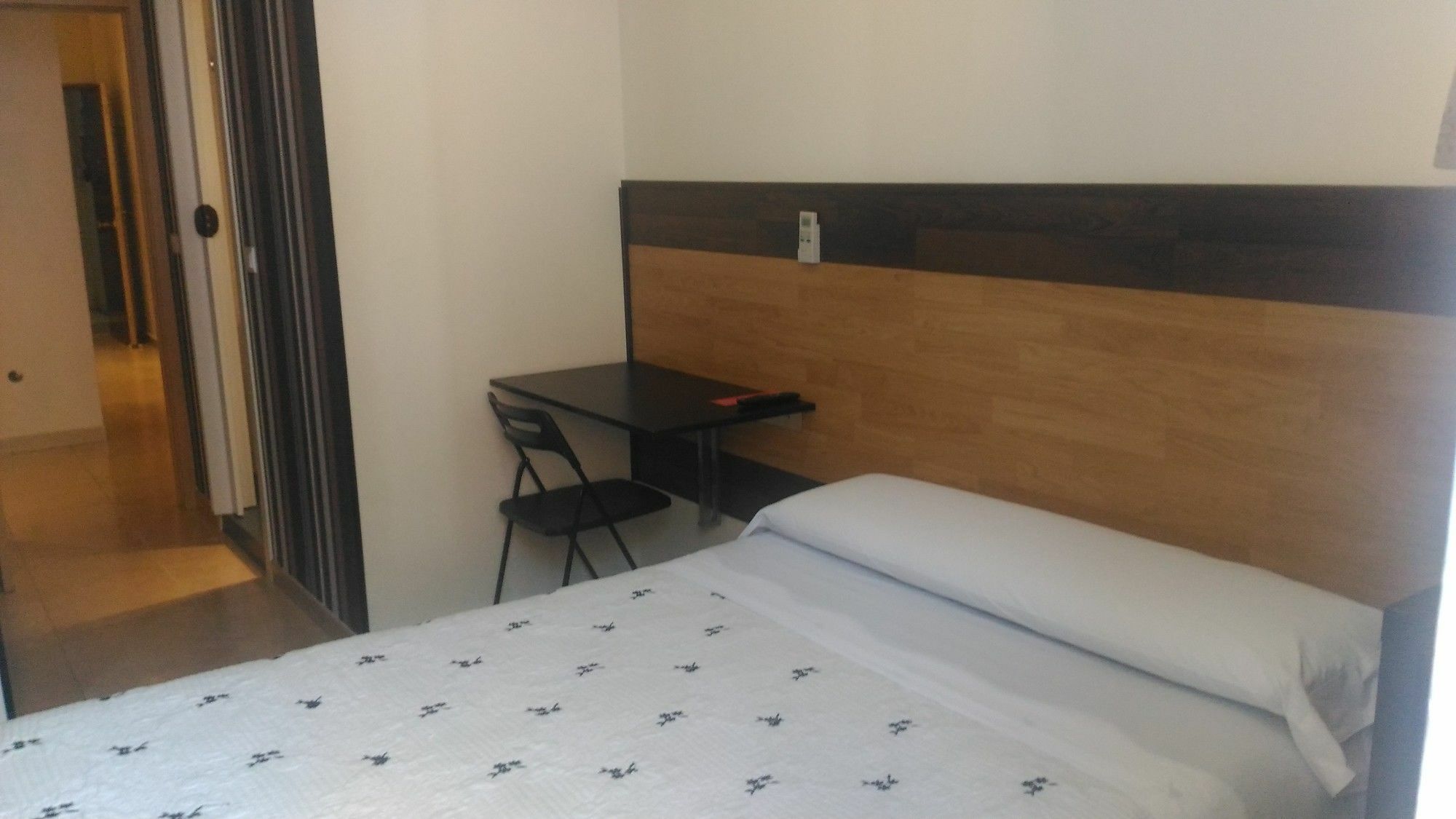 Hostal Alaska Мадрид Экстерьер фото