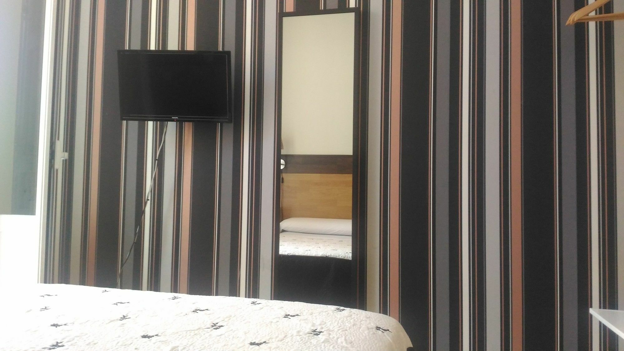 Hostal Alaska Мадрид Экстерьер фото